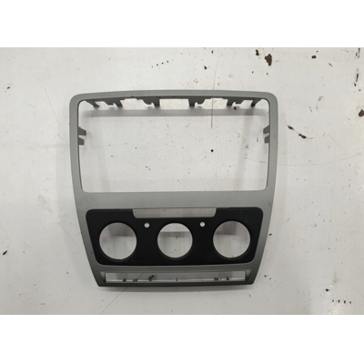 Predný panel SKODA OCTAVIA II LIFT 1Z0858069